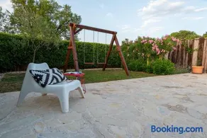 Cozy country home with heated outdoor pool - Image 3