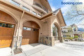 Cascade Penthouse by Canadian Rockies Vacation Rentals - Image 2