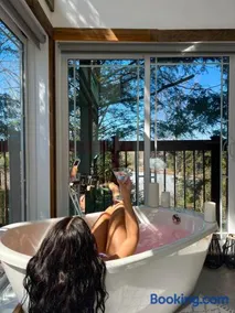 LoveNestChalet - Romantic with Private Hot Tub & Fireplace - Image 5