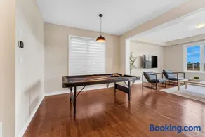 Spacious Family Getaway Near Nature & Dining - Image 2