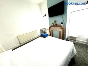 Wembley property - Image 5