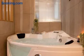 Love Life Room-Jacuzzi-Netflix-Accès-24/7-Privé - Image 4