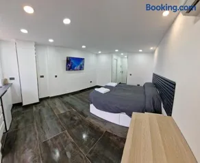 ESTUDIO RECIEN REFORMADO EN HOTEL 1 LINEA PLAYa - Image 1
