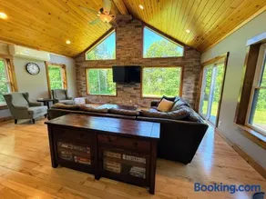 8RR Log Home w Spa Bath, Game Loft, AC, Great Yard Near Bretton Woods, Franconia Notch - Image 3
