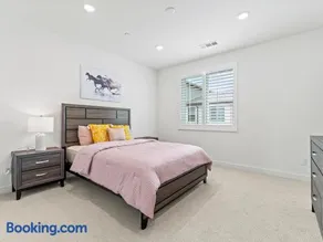 Beautiful Irvine Grand Park Community Cozy and Comfortable Home - Image 3