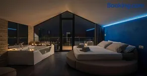 Aurora Rooms and Suite - Image 5