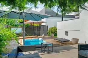 Modern House, Pool, Garden - Image 1