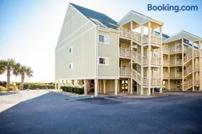 Changing Tides by Oak Island Accommodations - Image 3
