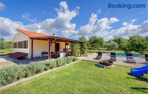 2 Bedroom Awesome Home In Pula - Image 2