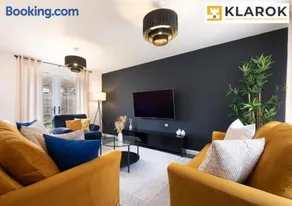 Four Bedroom Semi Detached House By Klarok Accommodation Peterborough With Free Parking & Garden - Image 4
