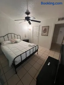 Central Phoenix Value Stay Blue Room - Image 3
