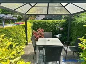 Ferienwohnung Schlossblick Direkt gegenüber dem Schloss, Rhododendronpark mit Terrasse und WLAN - Image 3