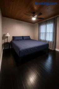 Cozy 3BR Apartment Central Kilgore Location - Image 2