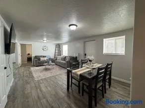 Cozy Apt in Downtown Logan - Image 2