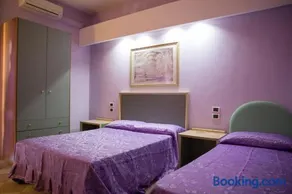Maximo Hotel - Image 1