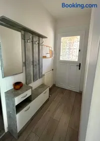 Magnifique appartement 2p dans une villa avec vue mer, terrasse & parking privé - Image 2