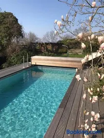 Aussichtszimmer mit modernem Glasbad und Balkon - Image 3
