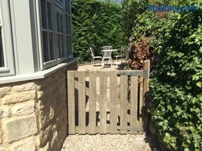 Annex Fishers Yard - Image 2