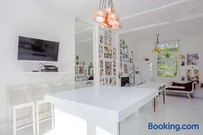 HUGE 5 storey 4 bed Terraced family home in Queens park - Image 2