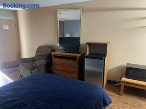 Tyler Inn & Suites - Image 1