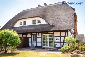 Reethus-am-Hafen Reetdachhaus Hafenblick mit Garten und Blick aufs Wasser - Image 3