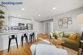 Modern home in the heart of SD - Image 1