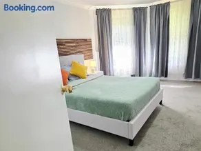 Comfy rooms Near the perth airport - Image 1
