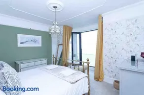 Seafront home with fabulous sea views - Image 3