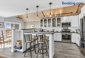 Spacious Oceanfront Home Stunning Sunset Views - Image 3