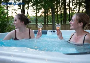 Copper Beech Lodge with Hot Tub, Games Room, Fire Pit - Image 2