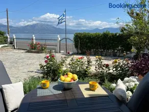 Sea front house & garden, Oropos - Image 1