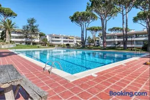 Apartment with pool and tennis courts in Calella de Palafrugell - Image 1
