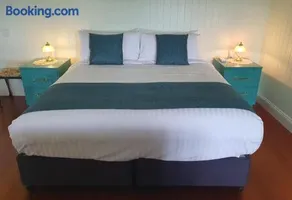 Couples Accessible Cabin, Zarina Country Cabins, 6 - Image 4