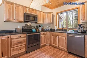 Filbert 17 - Meredith Lodging - Image 3