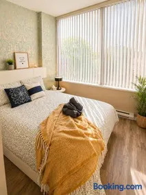 Downtown Vanc gem, Sleeps 4, free Parking, Bikes - Image 3