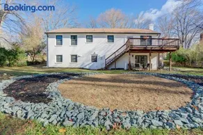 5BR Retreat Near UVA, Hospitals & Wineries - 30 days or more only - Image 1