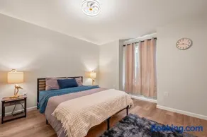 Huge 10BR Family Stay, Sleeps 20 in Bloomfield, CT - Image 3