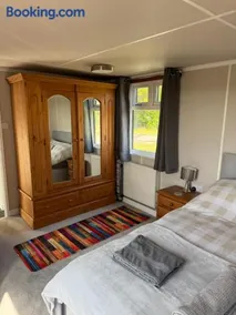 Couple’s Lodge With Hot Tub - Image 5