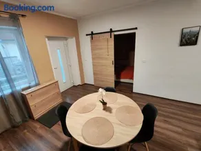 Zo. Low Budget House - Image 2