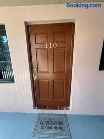 Apartment in Hollywood close to shops & beach 110 - Image 3