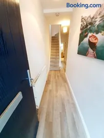 Beautiful 3 Bedroom House at the Sea Front - Amazing Location - Image 2