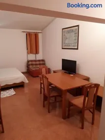 Apartments Lav Poreč - Image 4