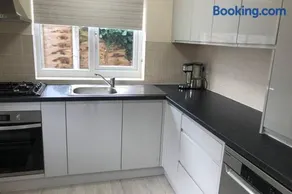 Charming just renovated 2 bed cottage in the centre of village - Image 5