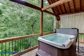Deluxe Couples Cabin on Creek - Image 1