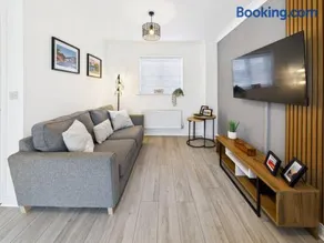 2 Bedroom House in Port Talbot with Parking, Ideal for Contractors - Image 5