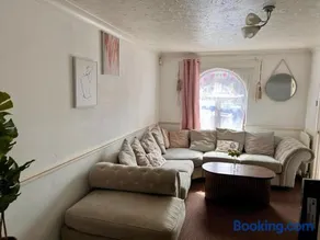 Bull Double bed in shared house - Image 5