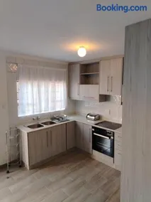 65 at Hawkins Street - Image 4