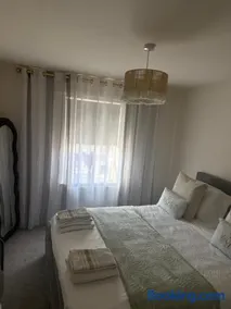 Hampton Beach Rooms Peterborough - Image 1