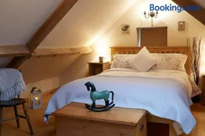 The Barn, rustic country cottage dog friendly - Image 1