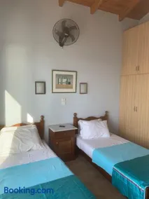 Lovely family villa with stunning sea views - Image 2
